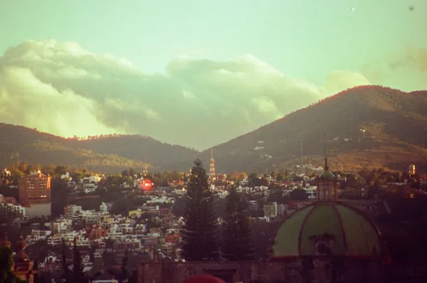 Hasta que se me borren estos besos, mi corazón palpita con la esperanza de que lo escuches